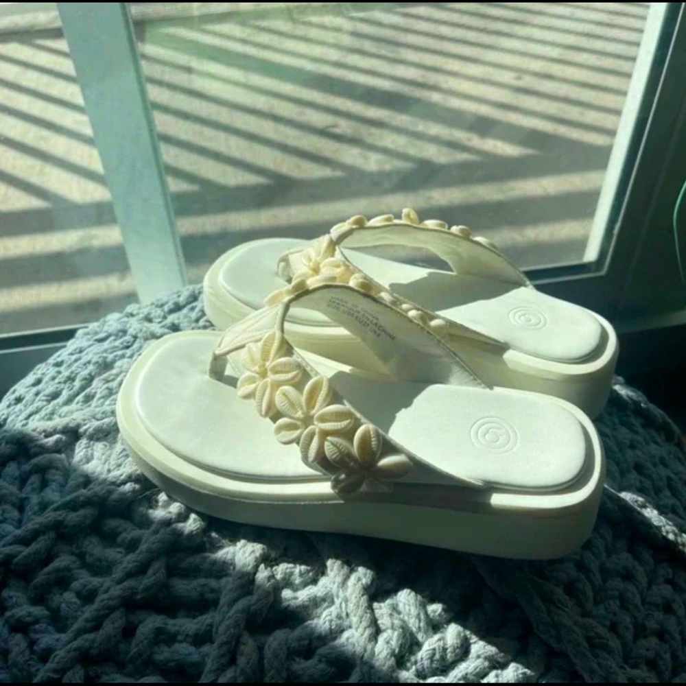 Urban Outfitters platform sandals size 6!